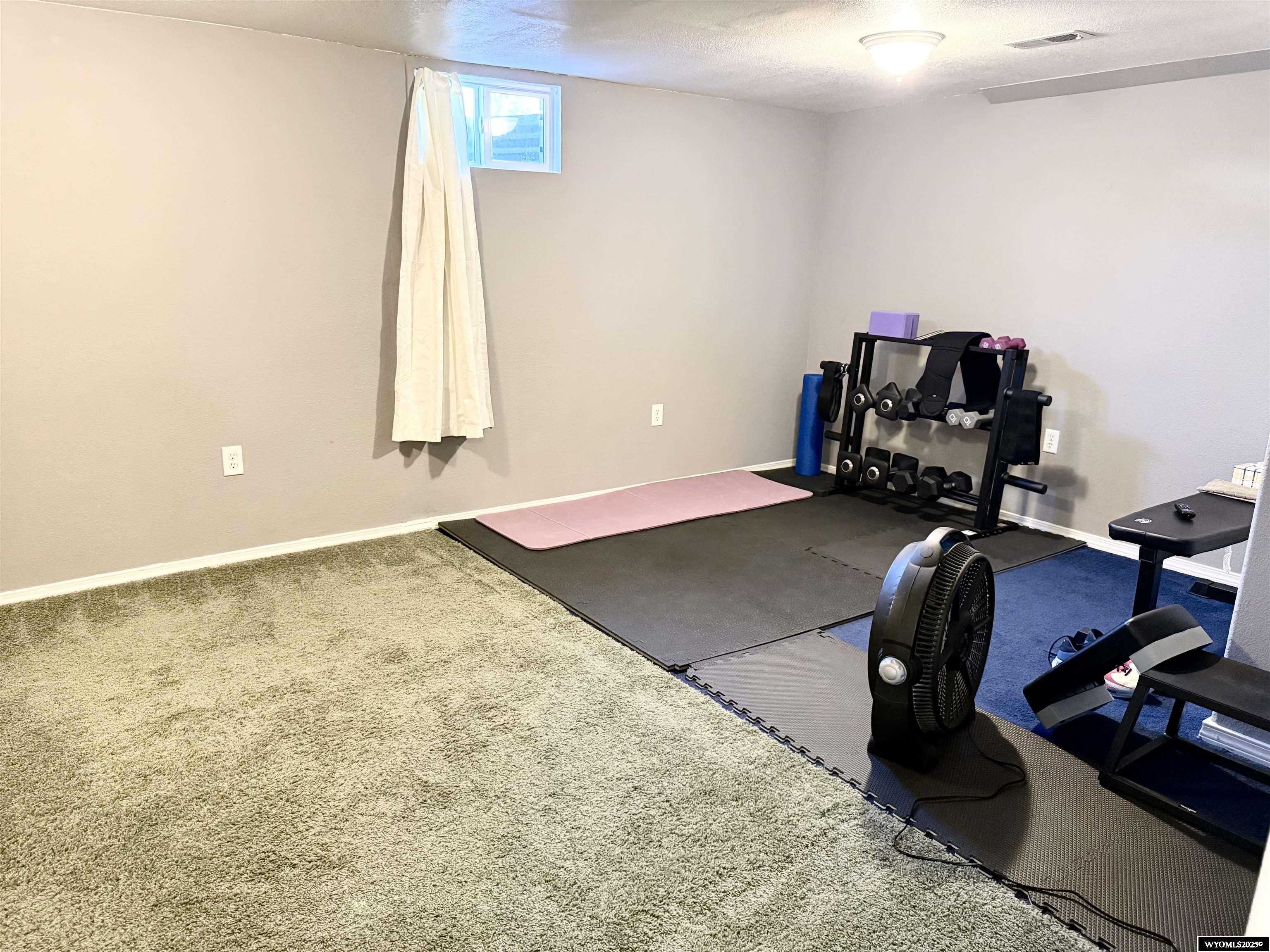 5402 Hilltop Avenue Cheyenne, WY 82009 - Photo 22 of 35