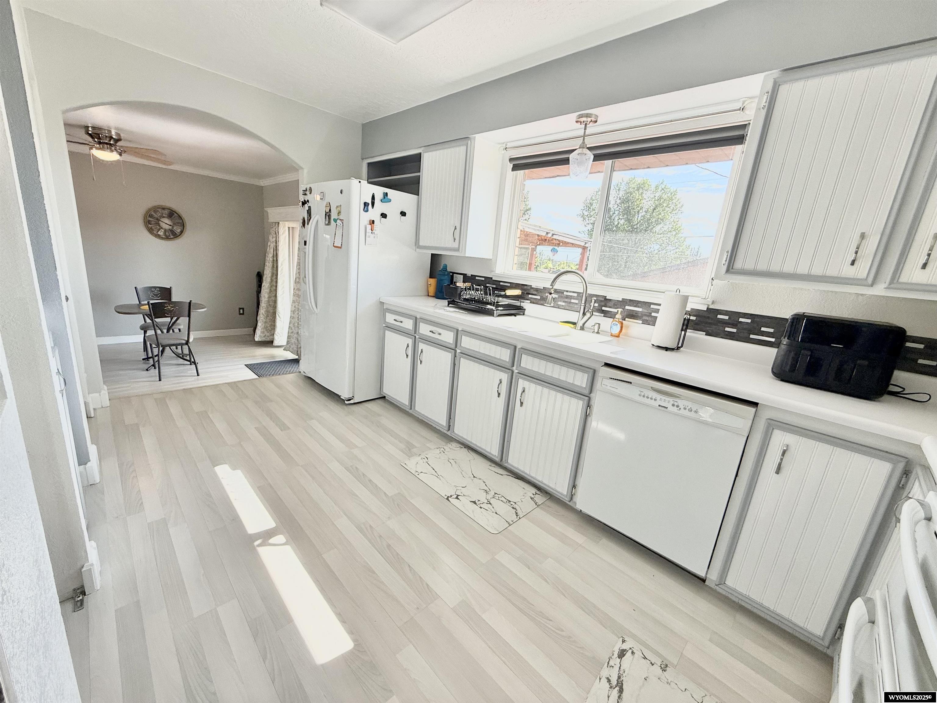 5402 Hilltop Avenue Cheyenne, WY 82009 - Photo 7 of 35