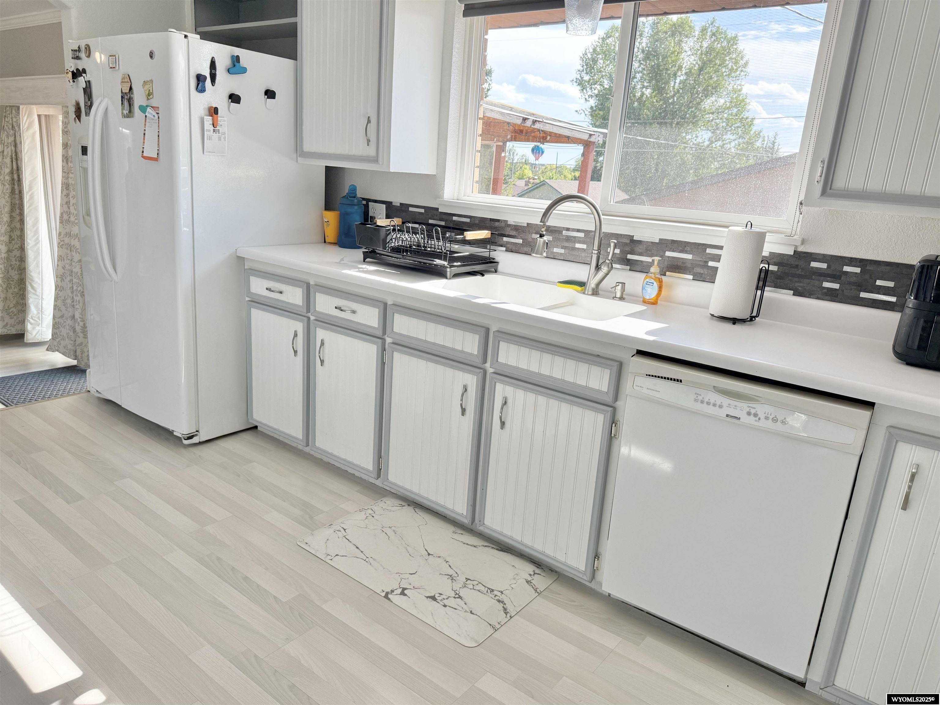 5402 Hilltop Avenue Cheyenne, WY 82009 - Photo 8 of 35