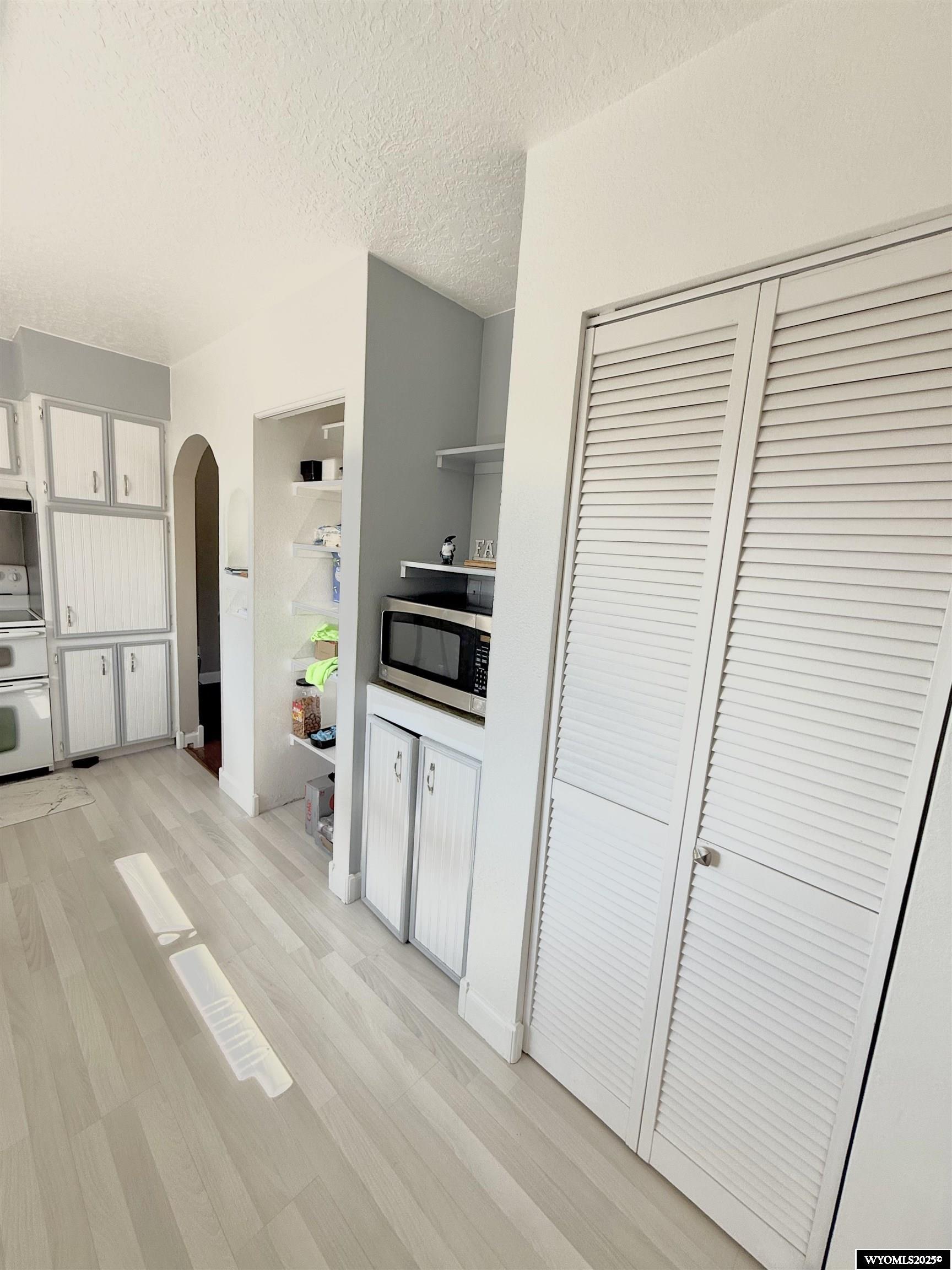 5402 Hilltop Avenue Cheyenne, WY 82009 - Photo 9 of 35