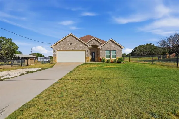 $485,000 | 328 Ridge Drive North, Cleburne, TX 76033