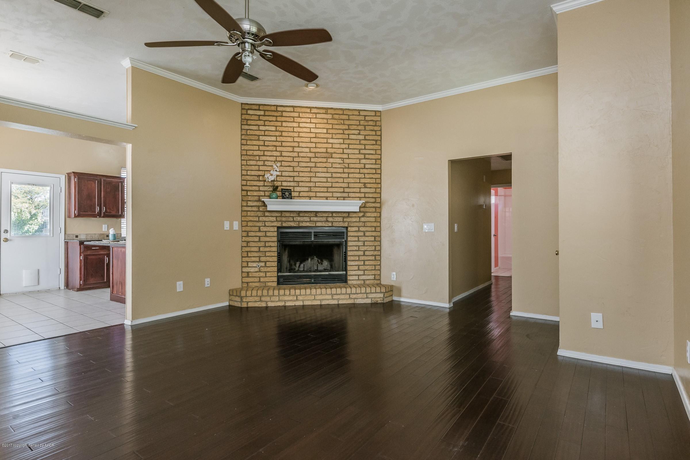 8011 Claret Street Amarillo, TX 79110 - Photo 3 of 20 003_Living Room_