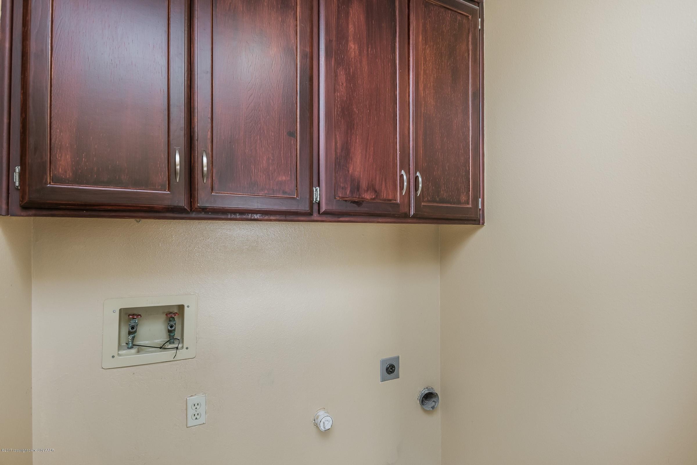 8011 Claret Street Amarillo, TX 79110 - Photo 9 of 20 009_Utility Room_