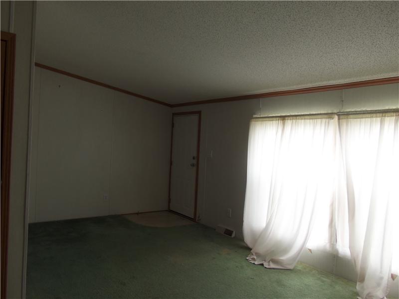 82 Pearson Road Hadley, PA 16130 - Photo 3 of 7 Living Room.