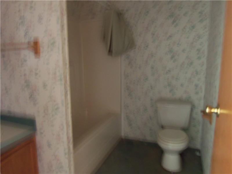 82 Pearson Road Hadley, PA 16130 - Photo 6 of 7 Full Bath.