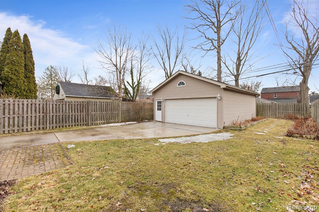 1395 Roslyn Road Grosse Pointe Woods, MI 48236 - Photo 43 of 43
