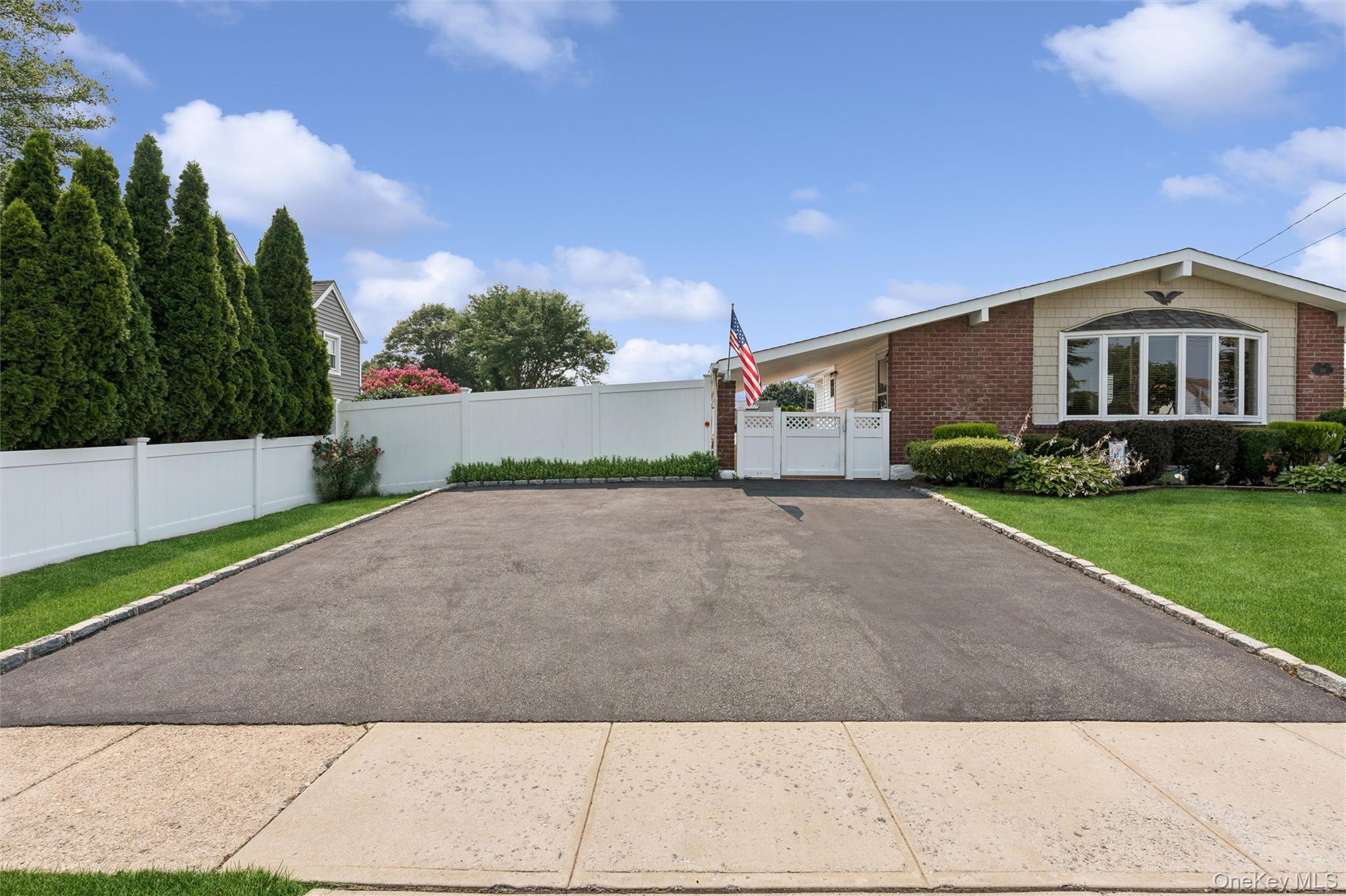 114 Miller Road Hicksville, NY 11801 - Photo 4 of 40