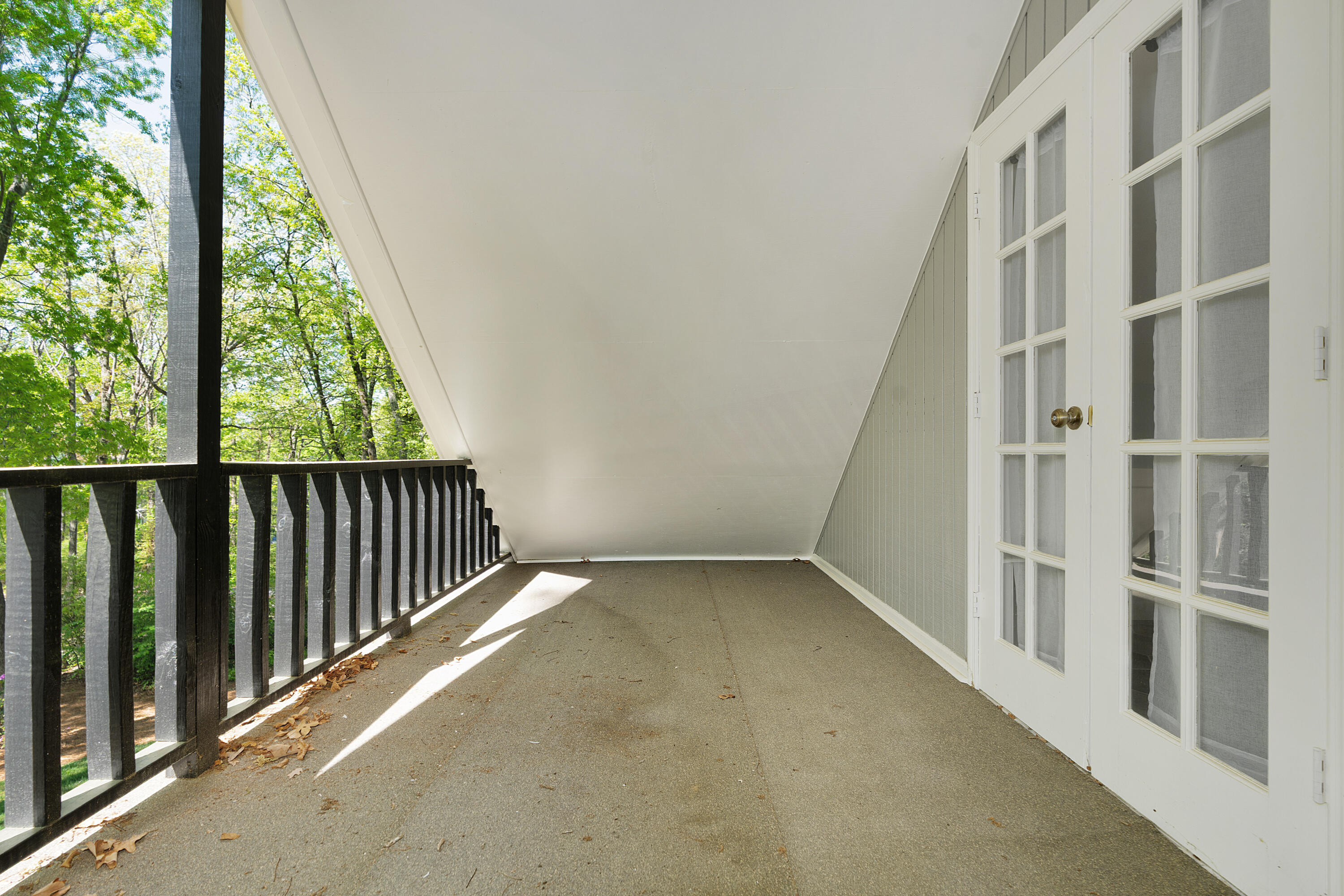 111 Riverpoint Road Signal Mountain, TN 37377 - Photo 37 of 70 69 - 111 Riverpoint Rd - Interior