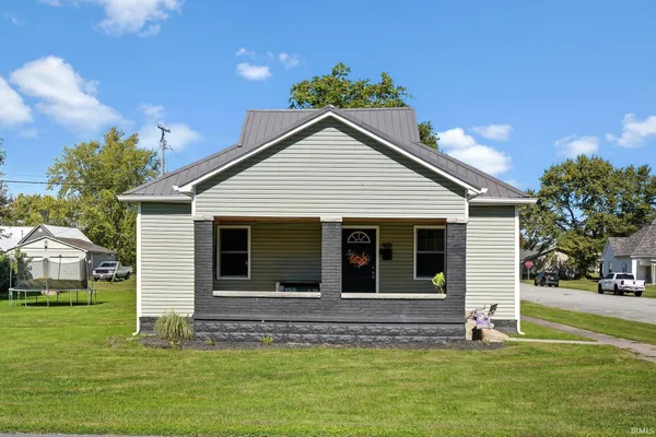$229,000 | 401 West Grissom Avenue, Mitchell, IN 47446