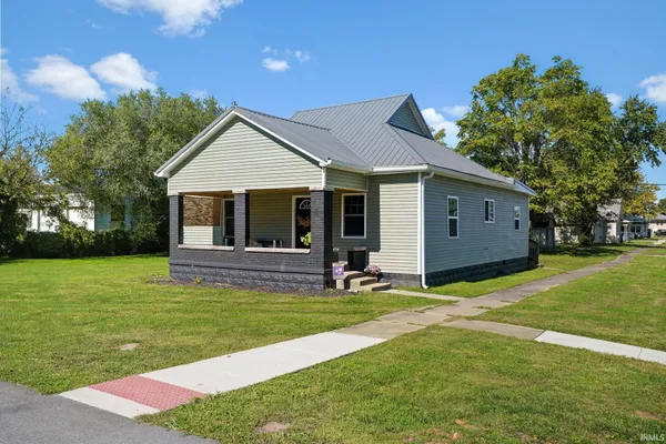 $229,000 | 401 West Grissom Avenue, Mitchell, IN 47446