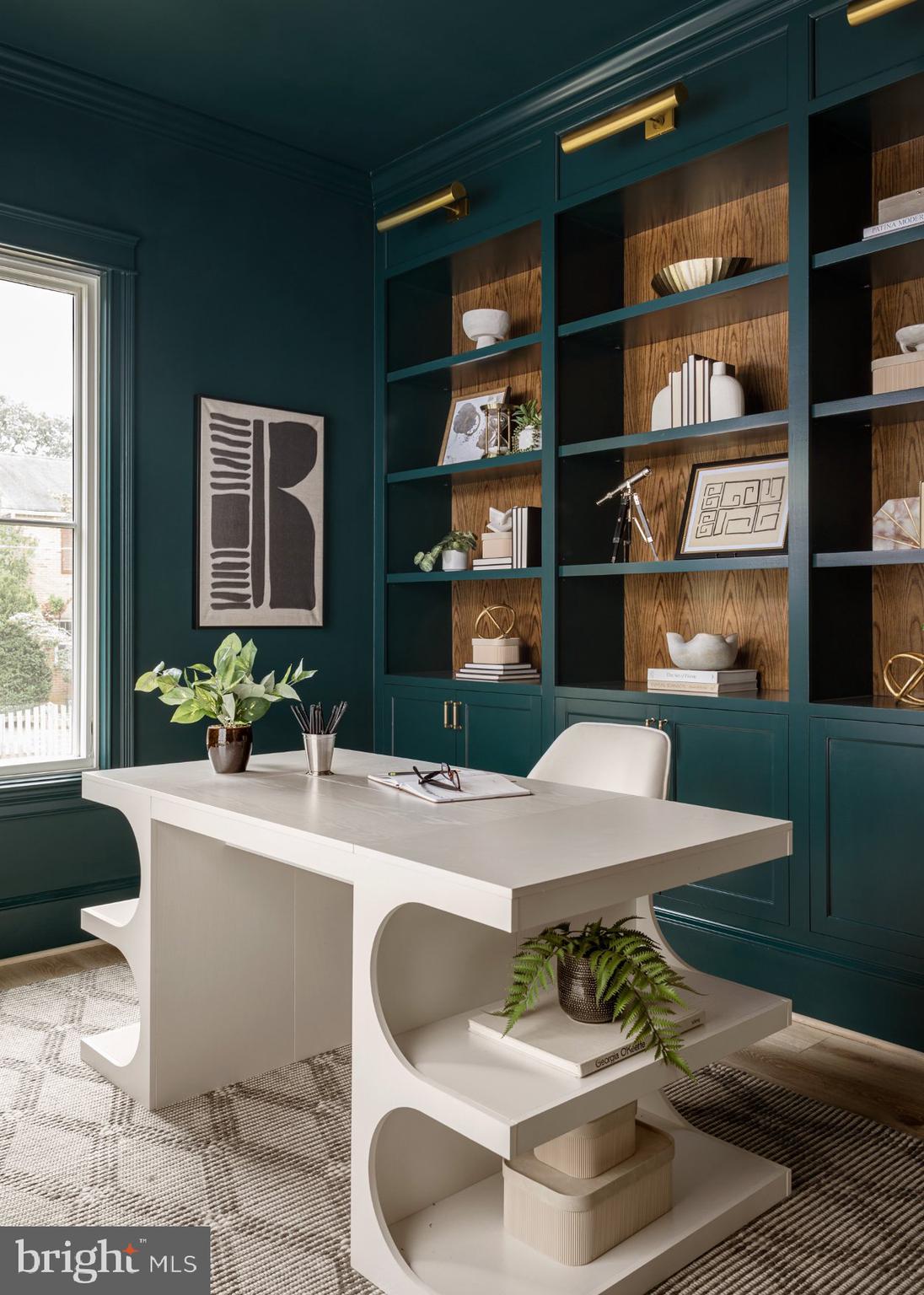 502 North Jackson Street Arlington, VA 22201 - Photo 6 of 21 a room with furniture and a potted plant