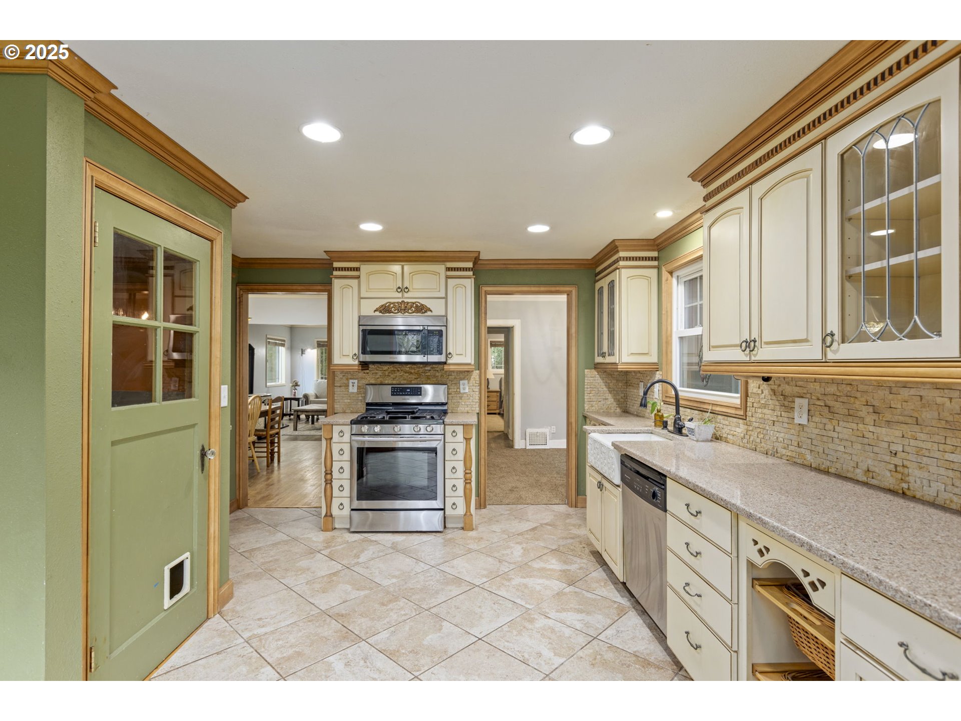 4732 Southeast Powell Valley Road Gresham, OR 97080 - Photo 11 of 40 Kitchen