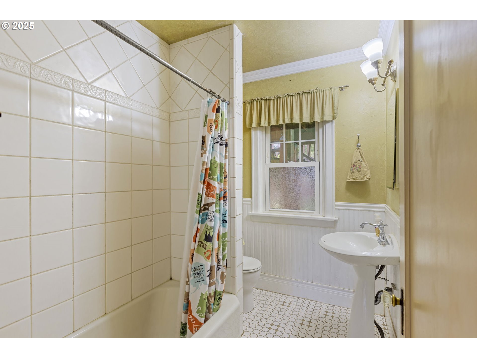 4732 Southeast Powell Valley Road Gresham, OR 97080 - Photo 17 of 40 Bathroom
