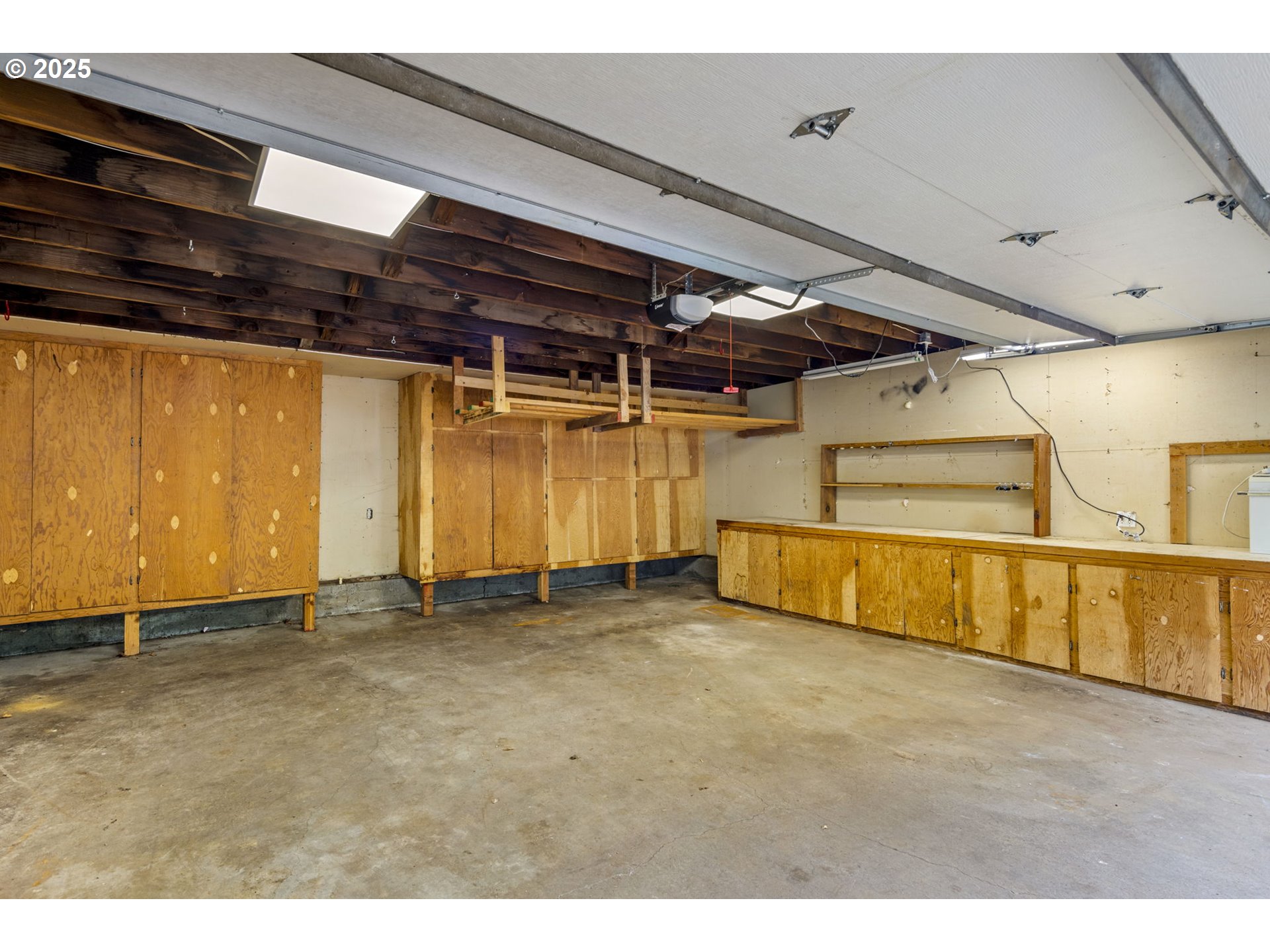 4732 Southeast Powell Valley Road Gresham, OR 97080 - Photo 27 of 40 Garage