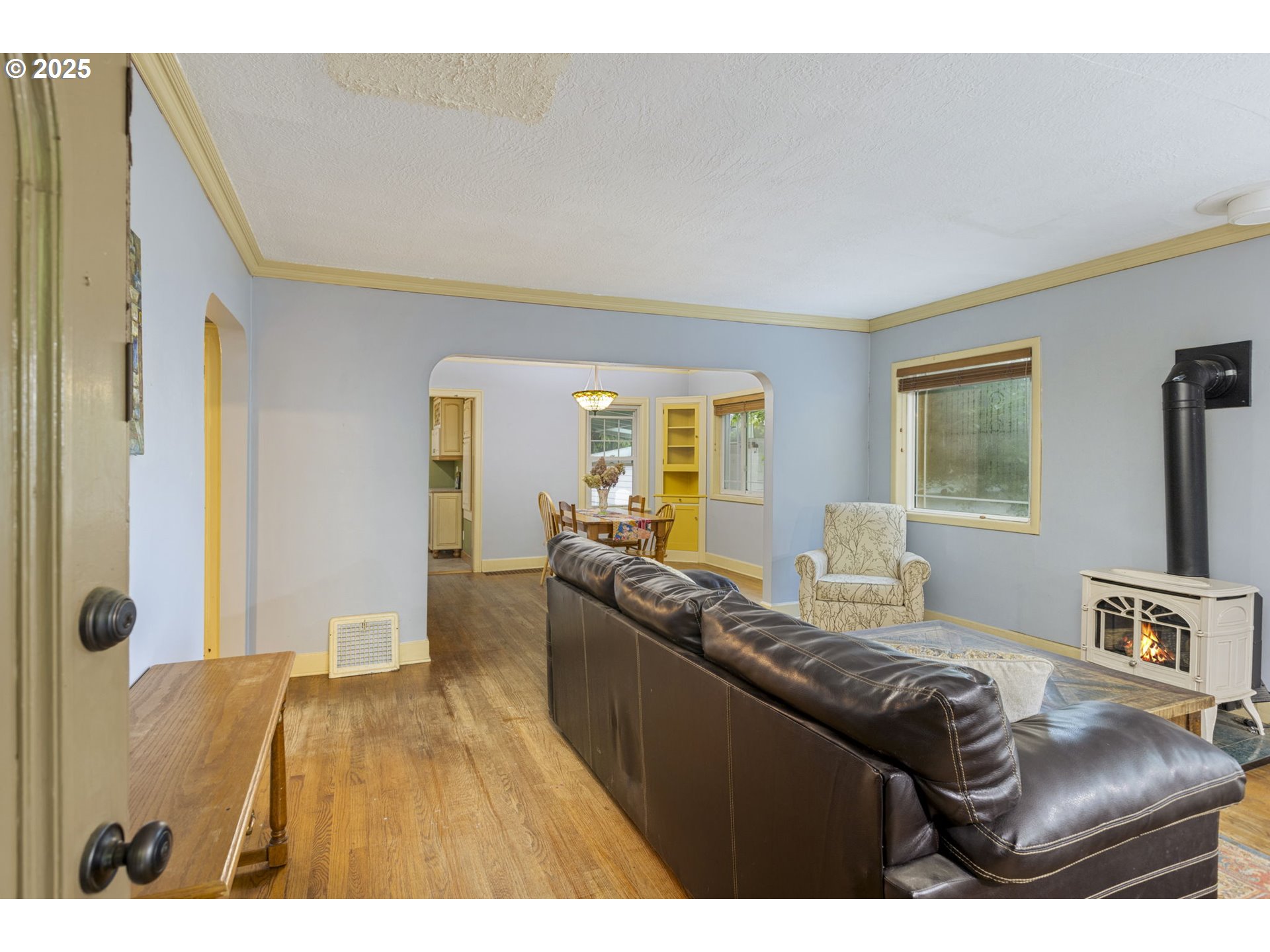 4732 Southeast Powell Valley Road Gresham, OR 97080 - Photo 4 of 40 Living Room
