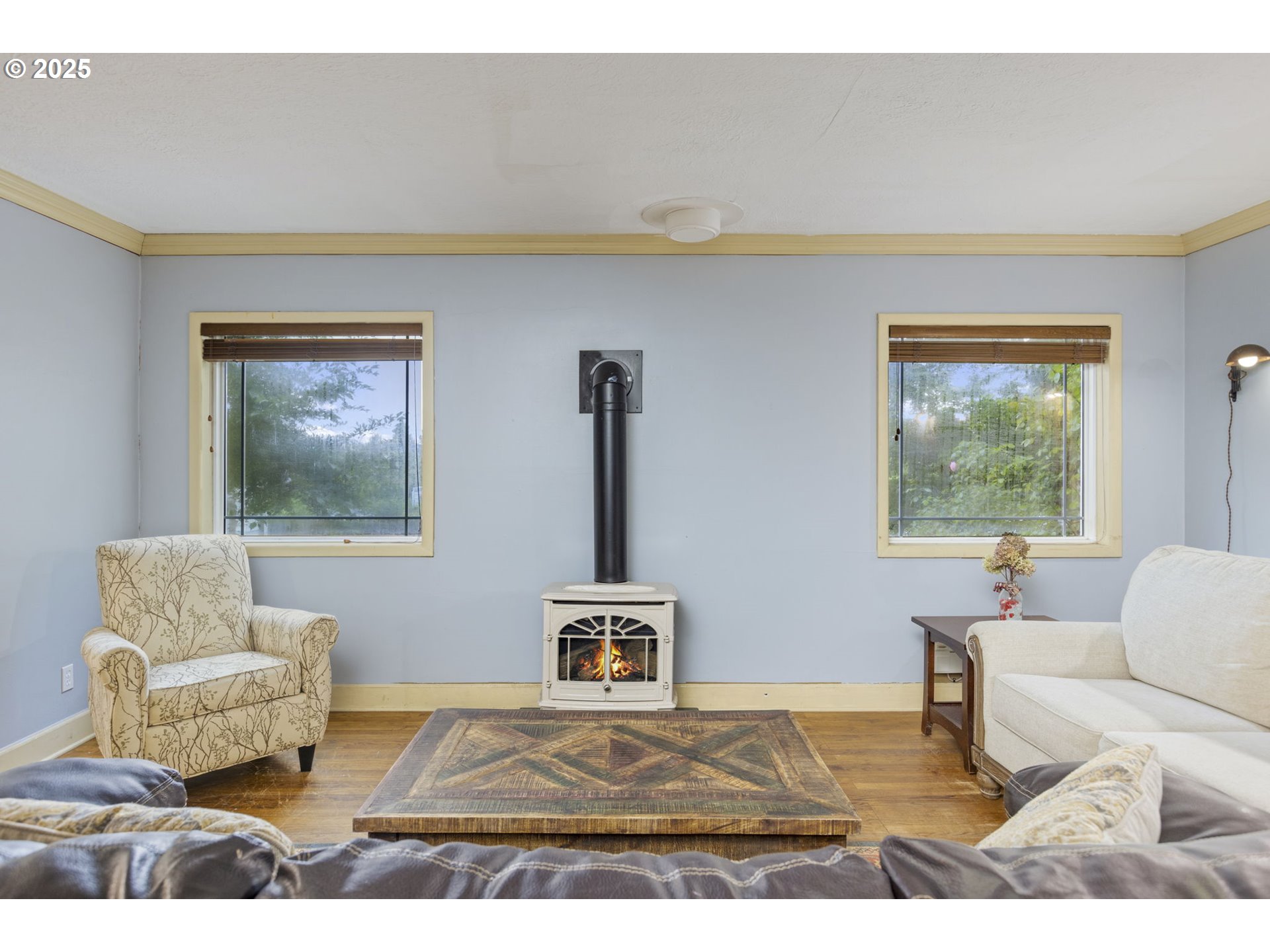 4732 Southeast Powell Valley Road Gresham, OR 97080 - Photo 5 of 40 Living Room