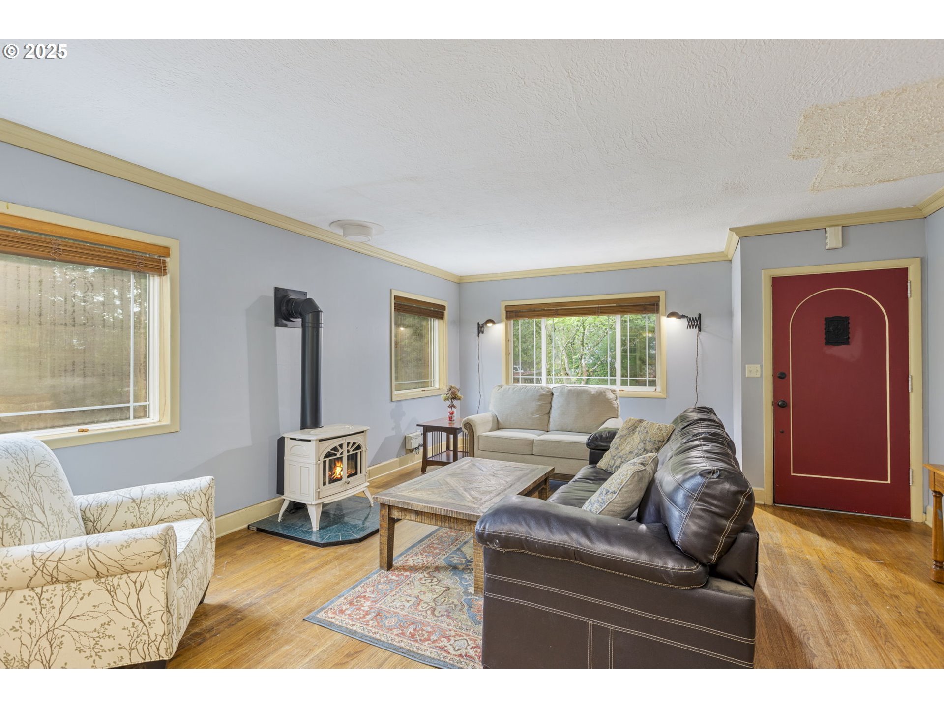 4732 Southeast Powell Valley Road Gresham, OR 97080 - Photo 6 of 40 Living Room