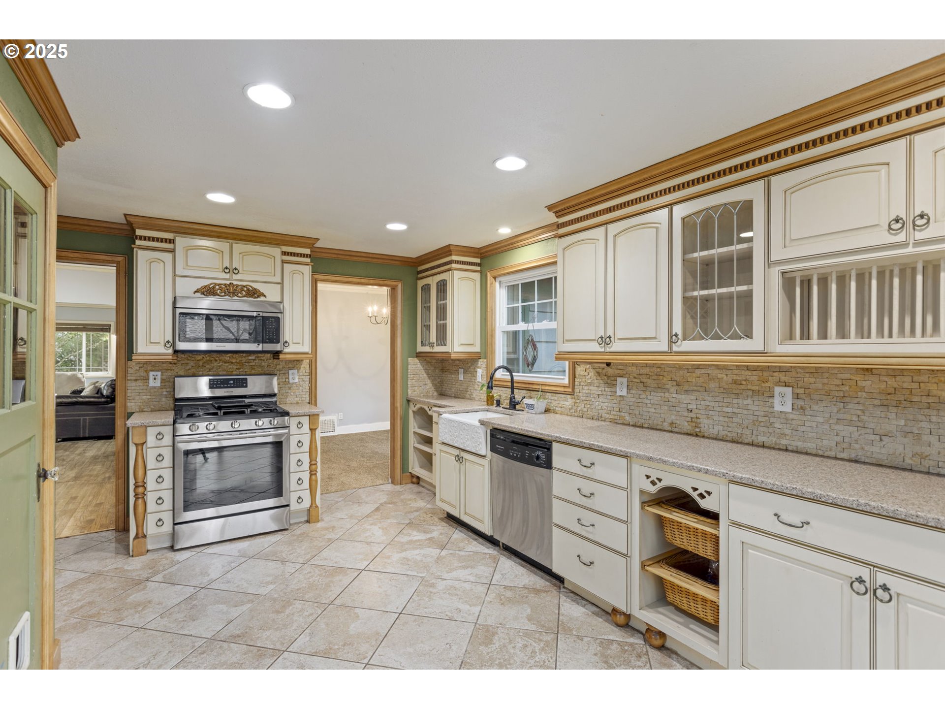 4732 Southeast Powell Valley Road Gresham, OR 97080 - Photo 10 of 40 Kitchen