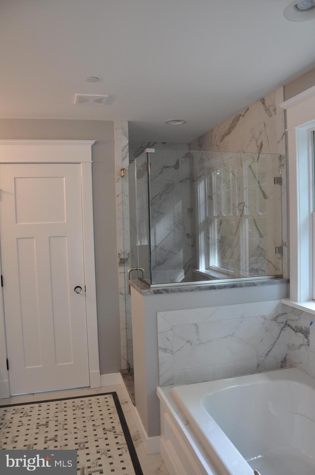 204 Sumner Road Annapolis, MD 21401 - Photo 17 of 31 Master Bath