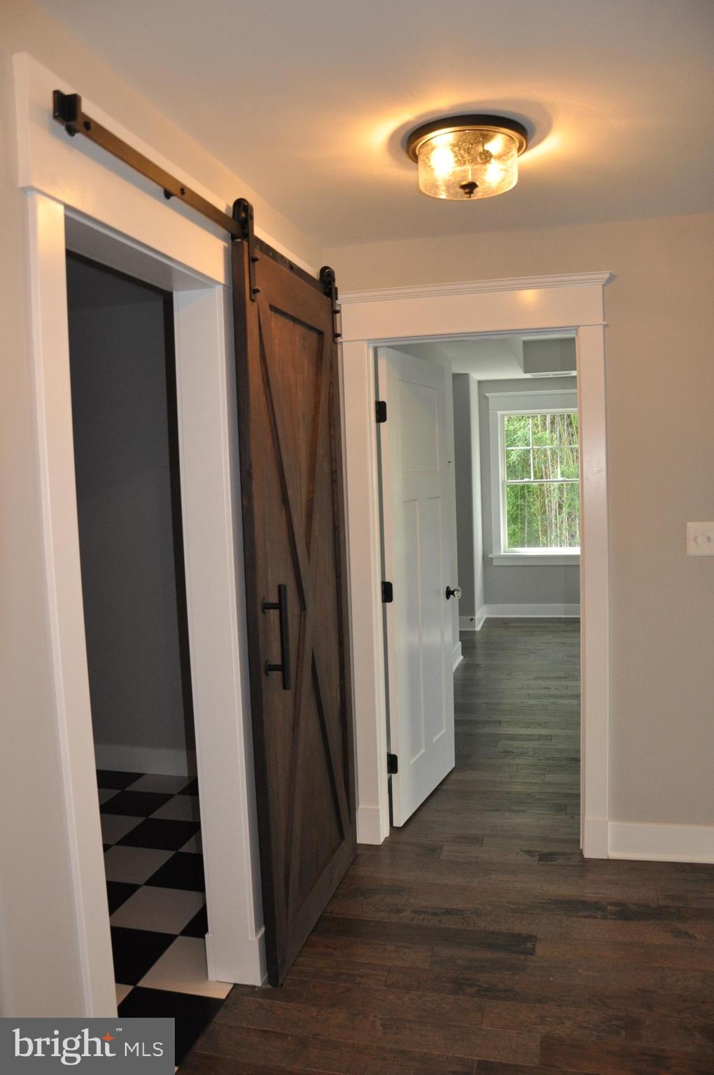 204 Sumner Road Annapolis, MD 21401 - Photo 20 of 31 Barn door on laundry