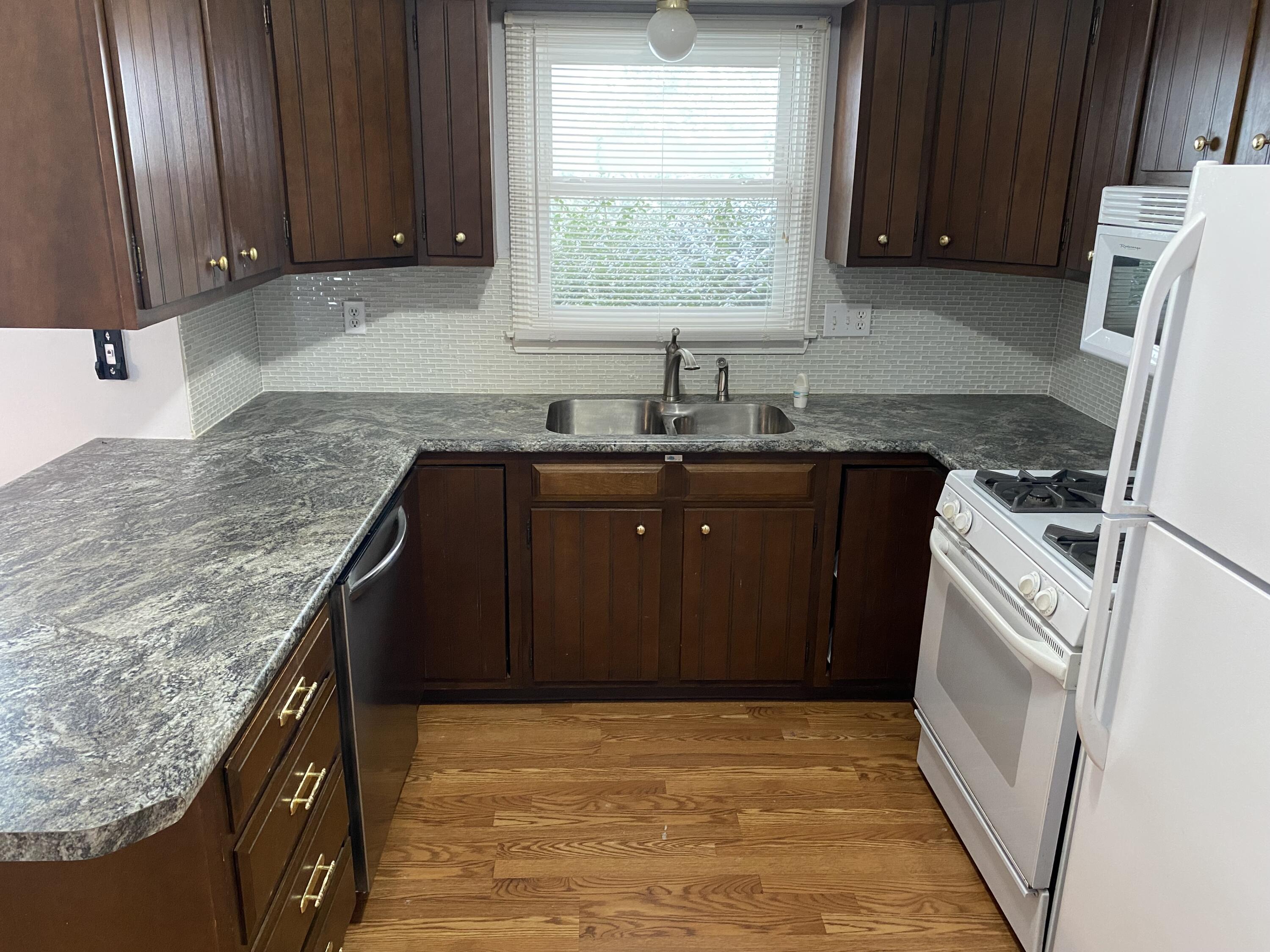 3291 Rockland Road Muskegon, MI 49441 - Photo 8 of 27 IMG-7104
