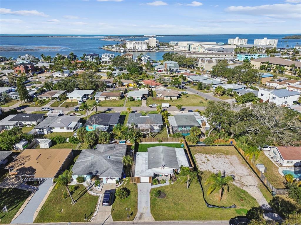 2488 Del Rio Way Dunedin, FL 34698 - Photo 2 of 33