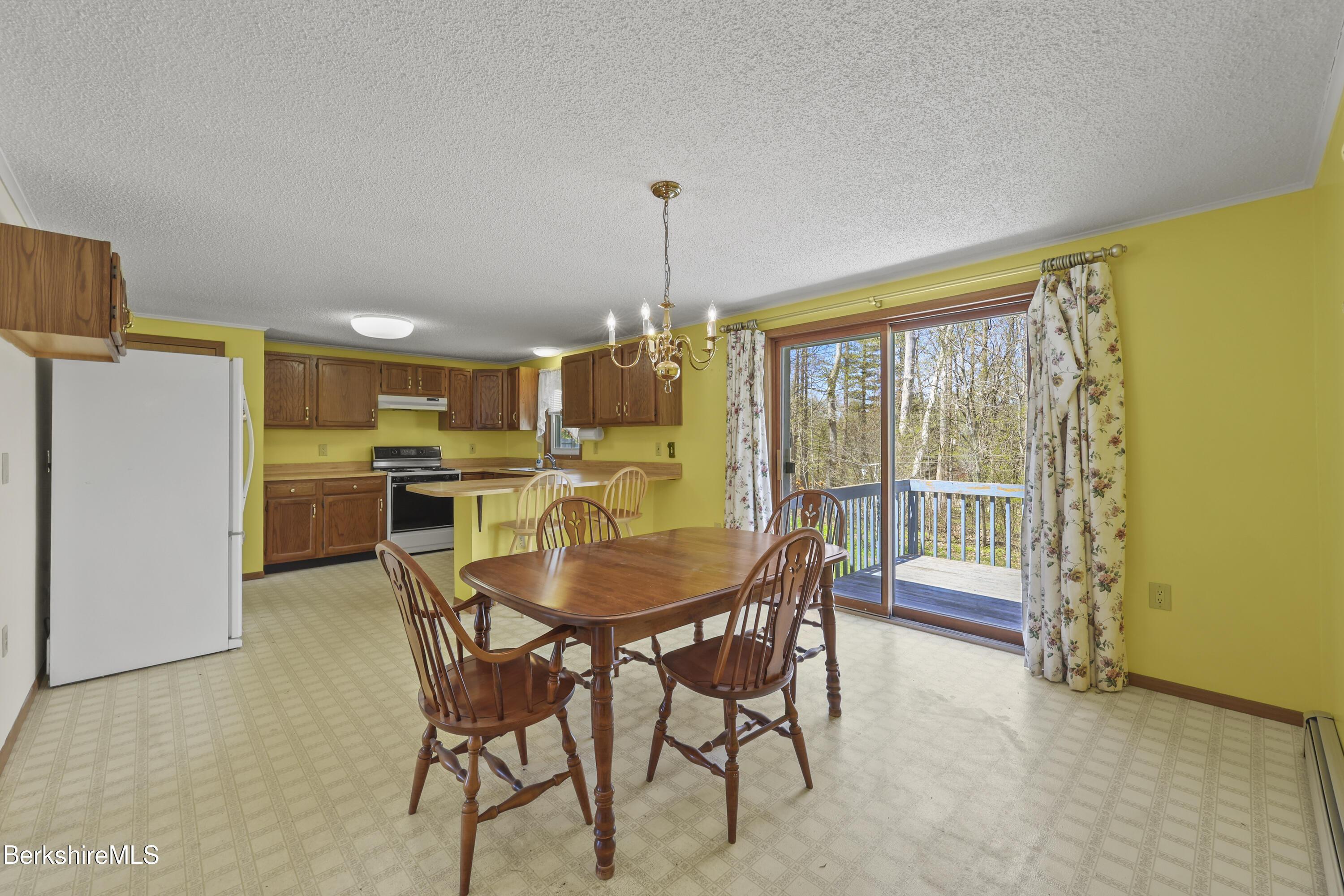 9 Donovan Street Pittsfield, MA 01201 - Photo 10 of 29 Dining Room