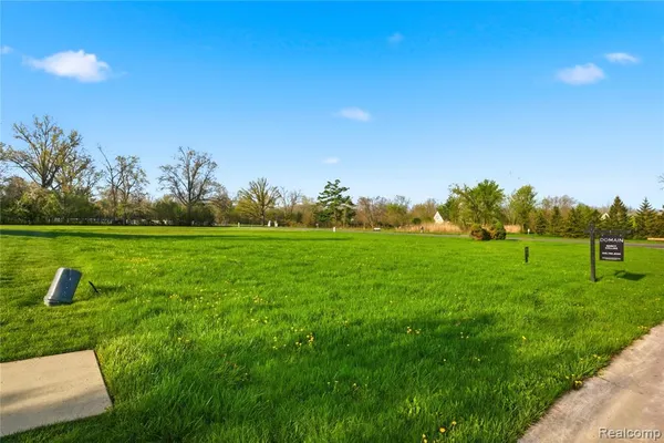 $85,000 | 25 Potowatomi Drive, Grosse Ile, MI 48138