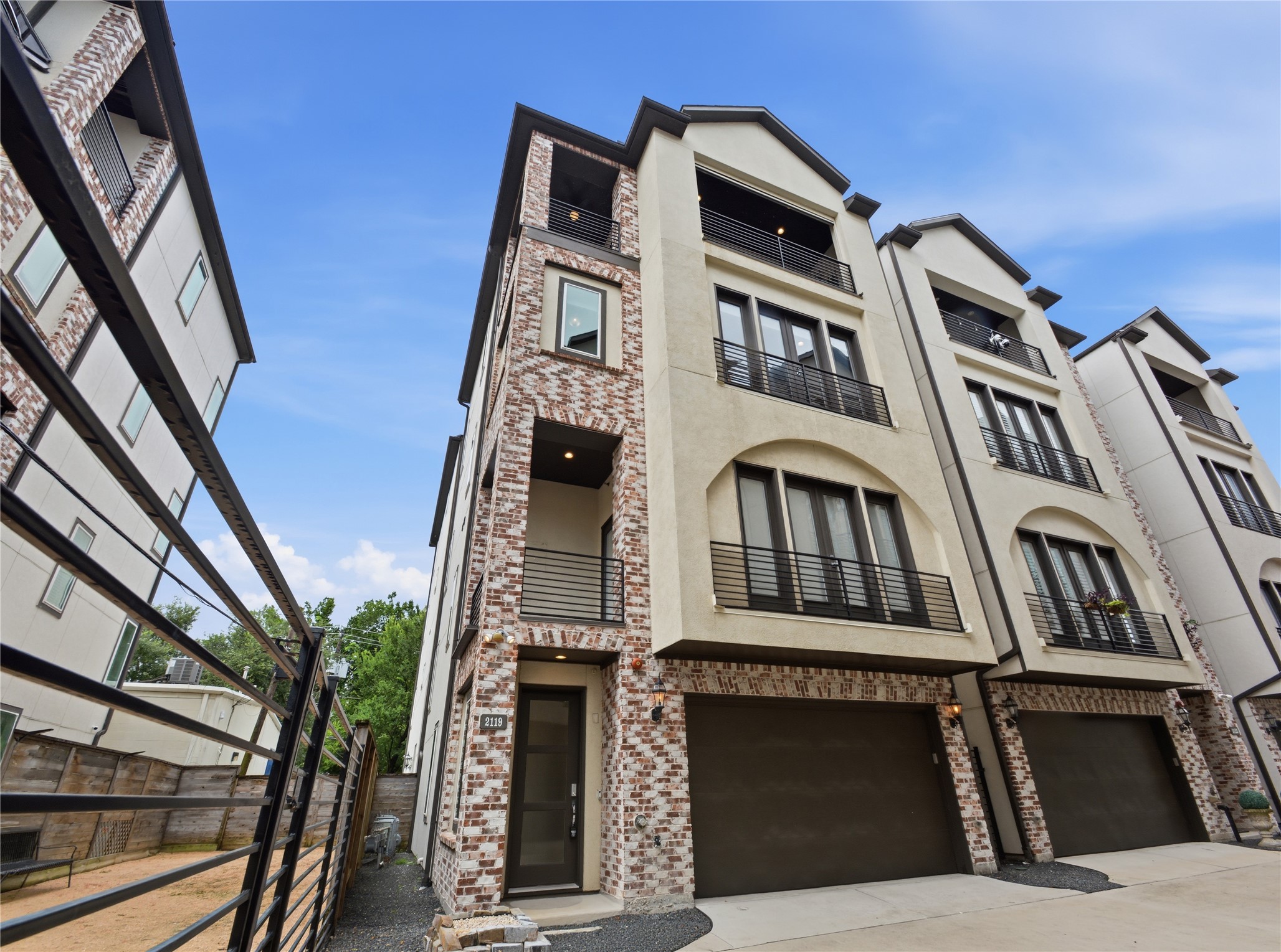2119 Taft Street Houston, TX 77006 - Photo 3 of 50