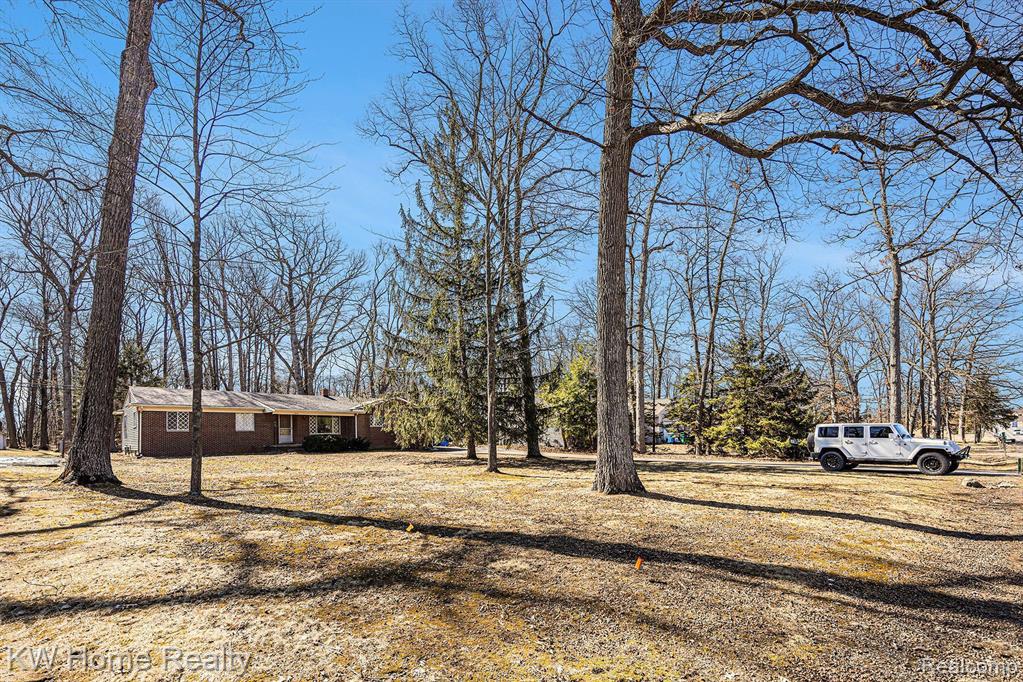 1417 East Commerce Road Commerce Township, MI 48382 - Photo 33 of 36