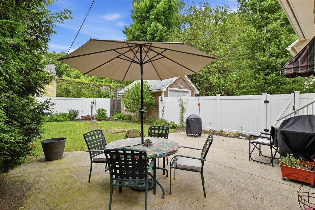 54 Thorndyke Street Springfield, MA 01118 - Photo 31 of 35