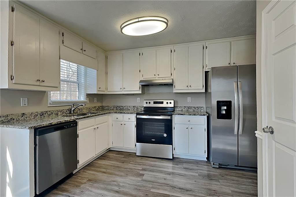 5208 Keystone Court Flowery Branch, GA 30542 - Photo 9 of 23