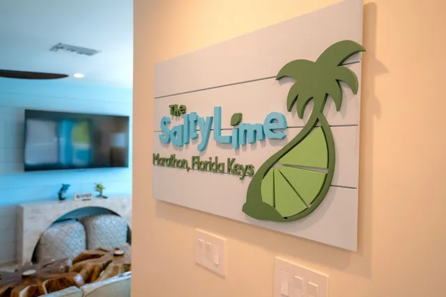 a black and white photo of a living room