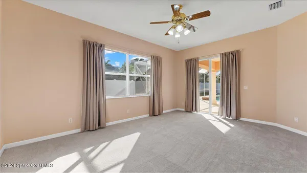 a view of empty room with window