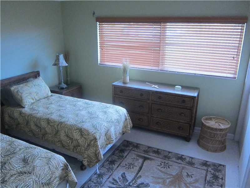 371 Southwest 8th Street, Unit 2D Boca Raton, FL 33432 - Photo 5 of 11 Master Bedroom
