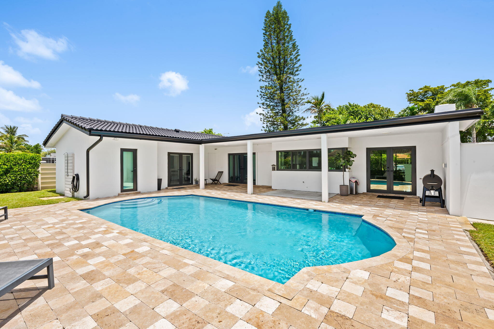 5122 Cleveland Street Hollywood, FL 33021 - Photo 2 of 28 2-web-or-mls-DSC_3832