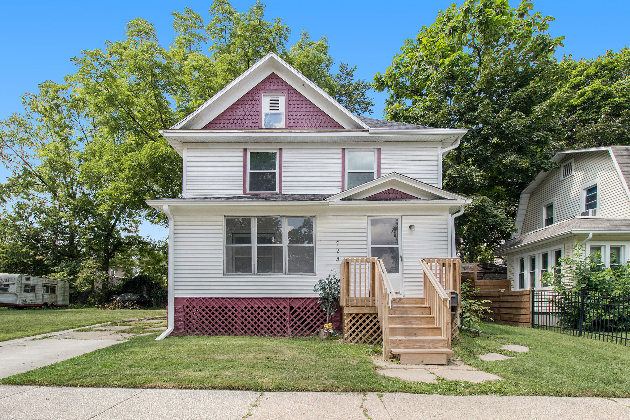 723 Staples Avenue Kalamazoo, MI 49007 - Photo 1 of 18 IMG_5079