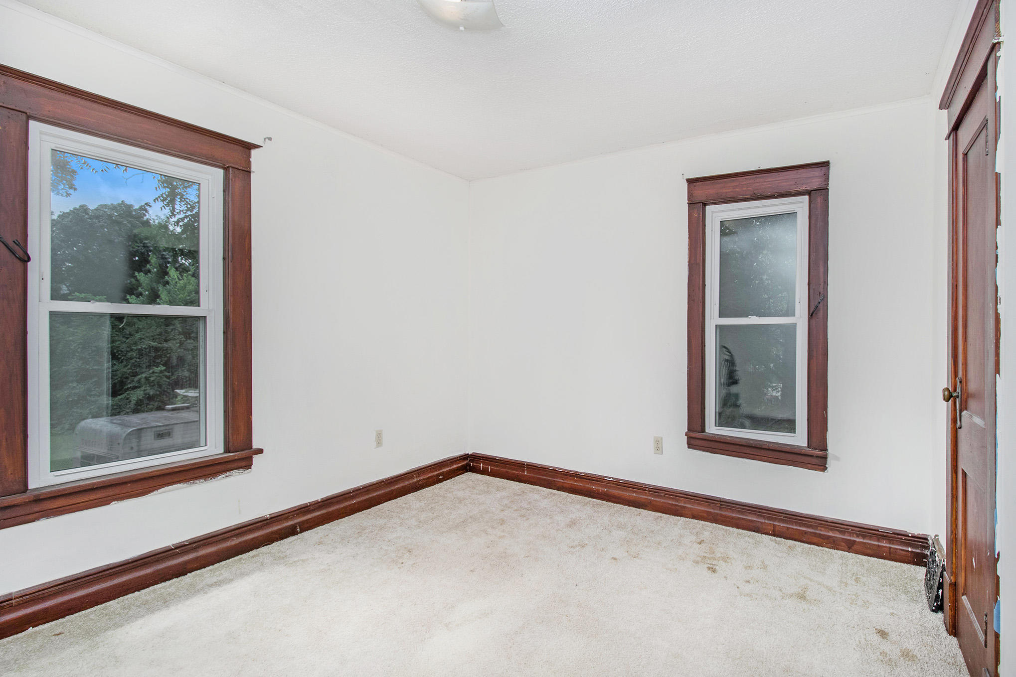 723 Staples Avenue Kalamazoo, MI 49007 - Photo 11 of 18 Back Upper BR