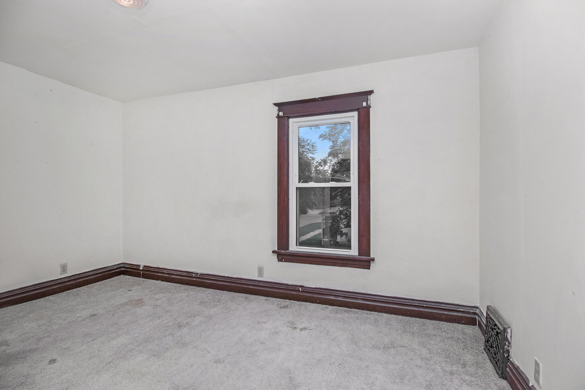 723 Staples Avenue Kalamazoo, MI 49007 - Photo 13 of 18 Upper BR Right