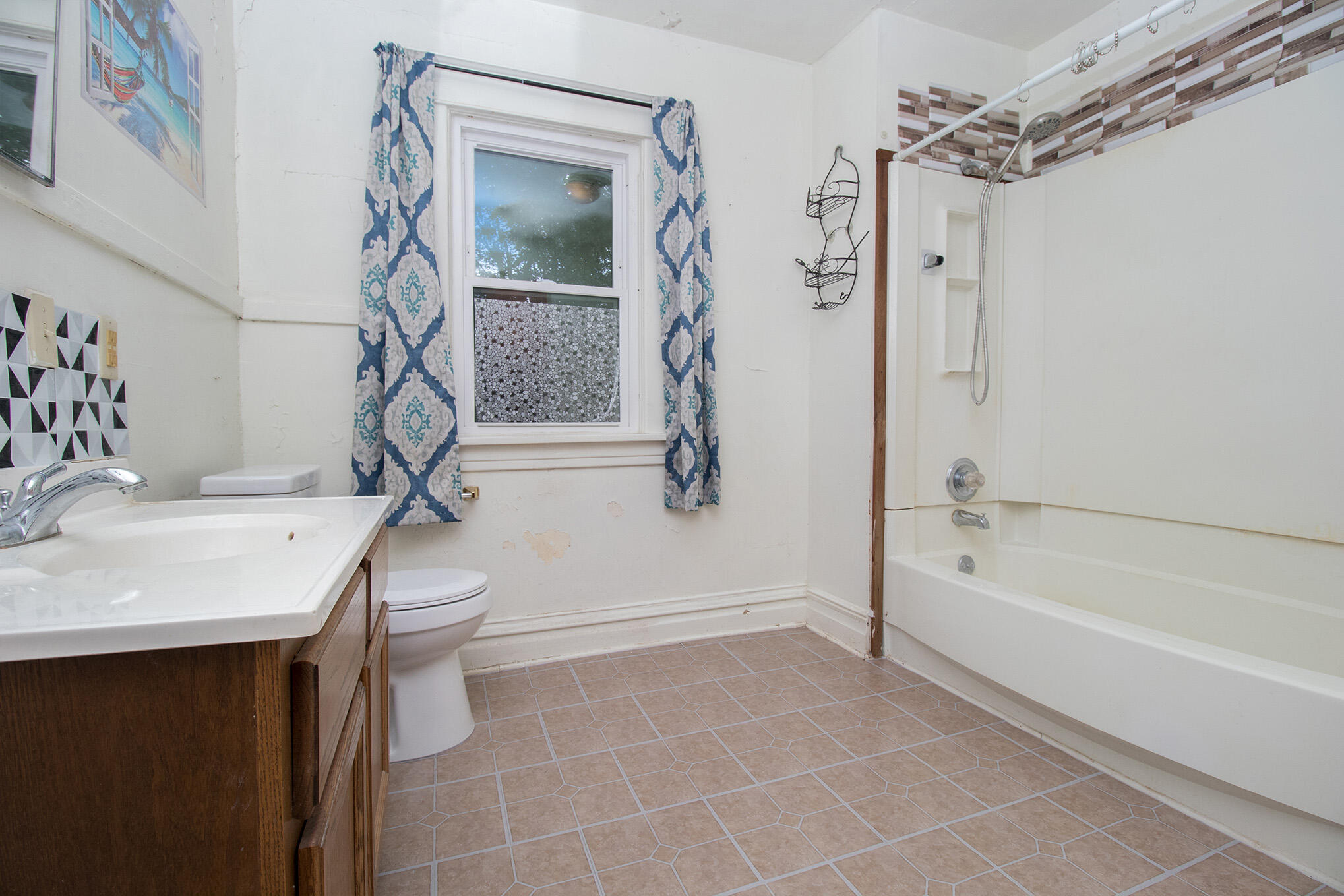 723 Staples Avenue Kalamazoo, MI 49007 - Photo 17 of 18 Upper Bath