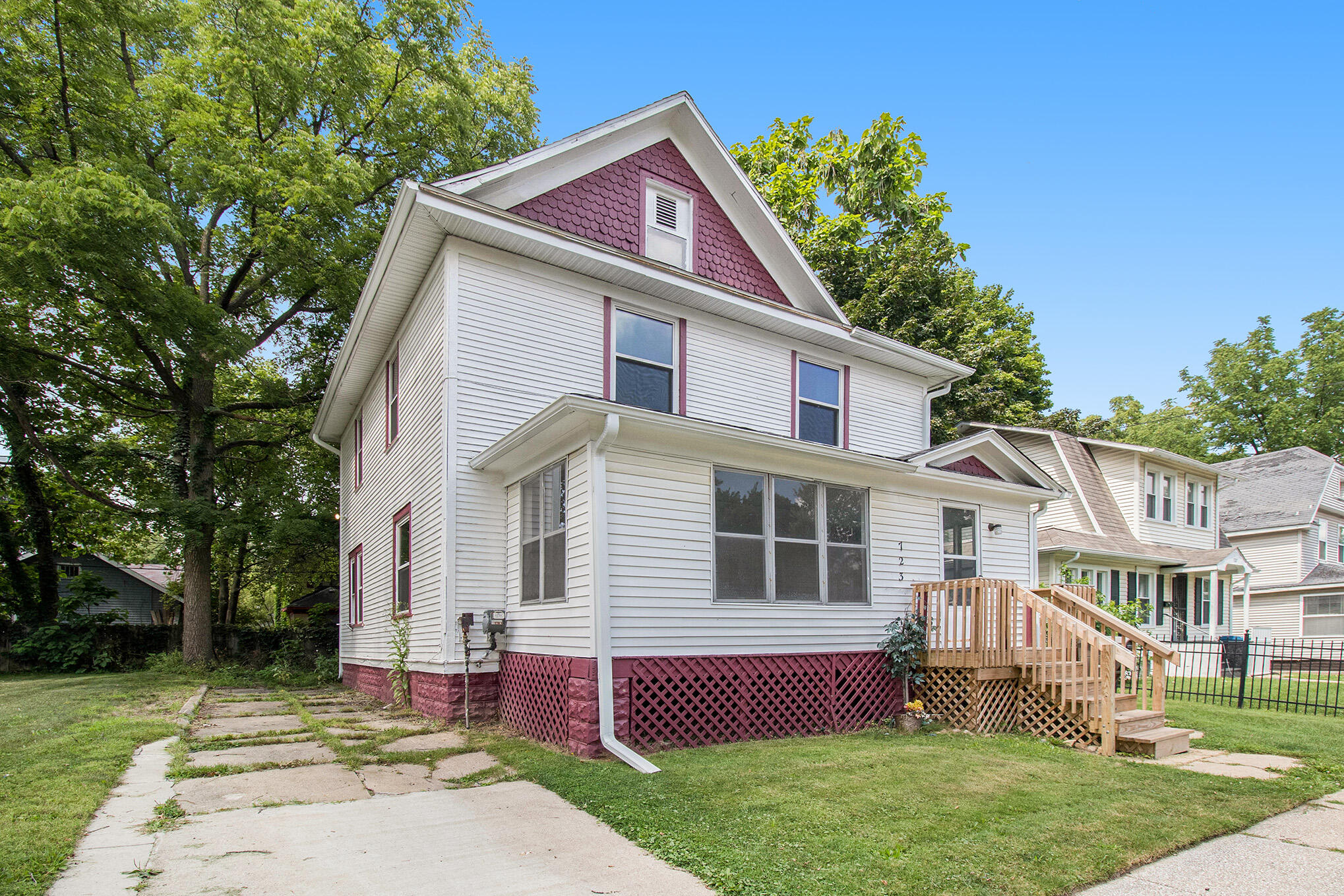723 Staples Avenue Kalamazoo, MI 49007 - Photo 2 of 18 IMG_5080