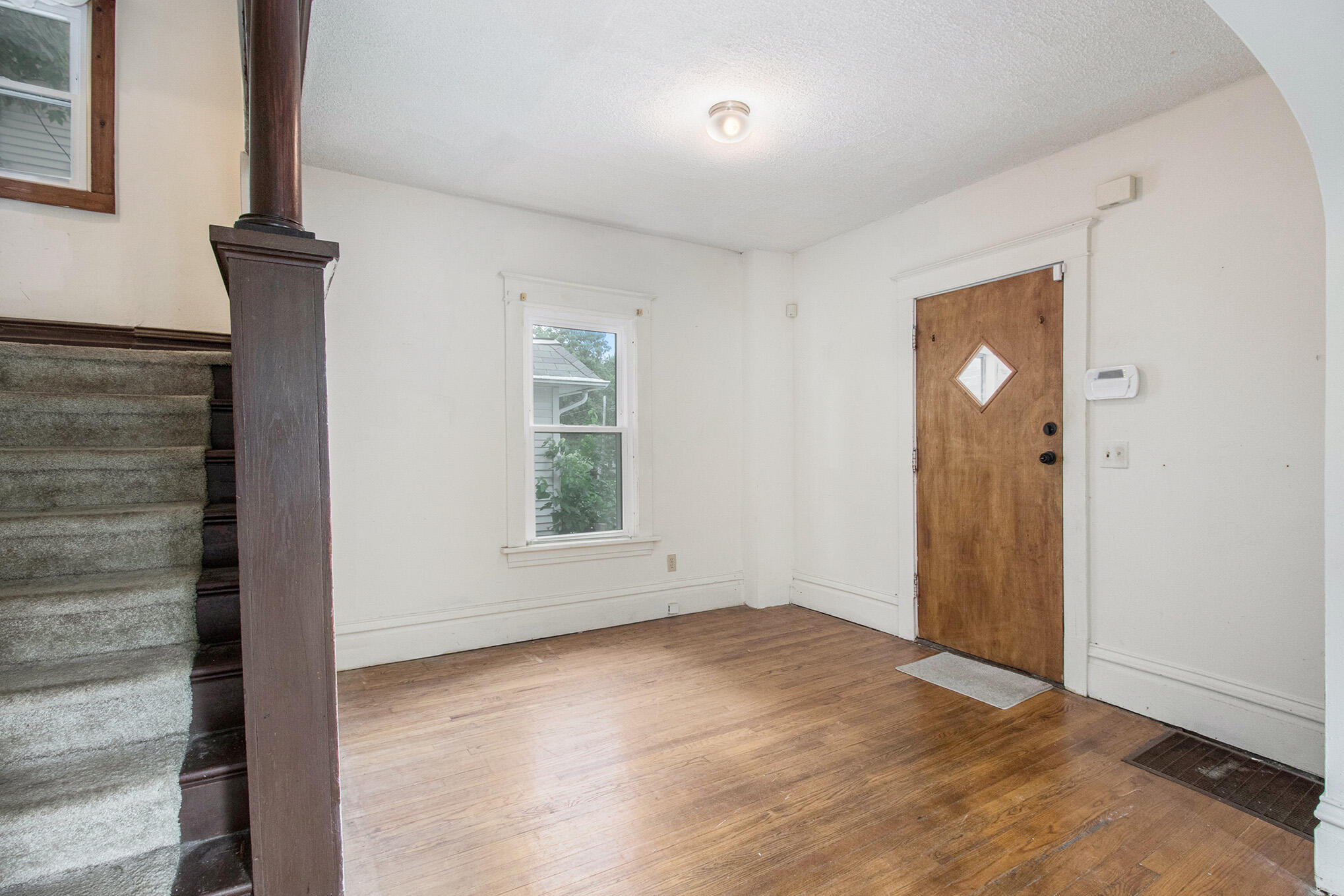 723 Staples Avenue Kalamazoo, MI 49007 - Photo 4 of 18 Entry from LR