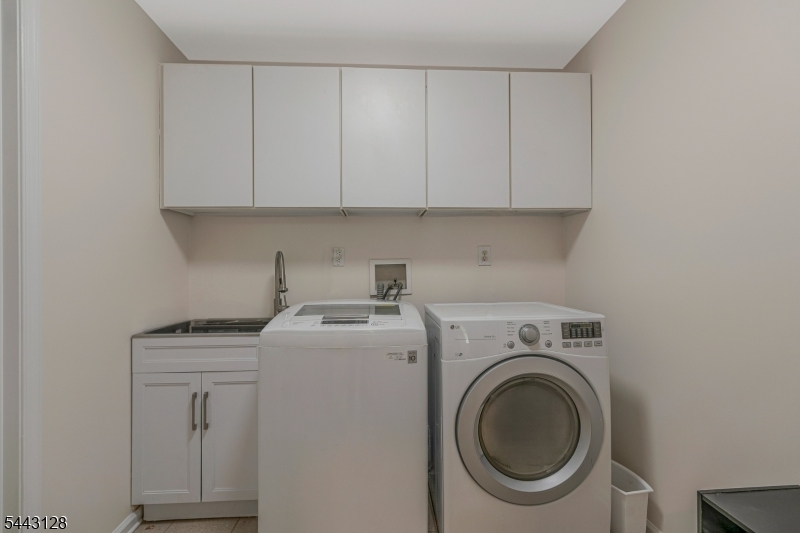 262 Marcia Way Bridgewater, NJ 08807 - Photo 15 of 40
