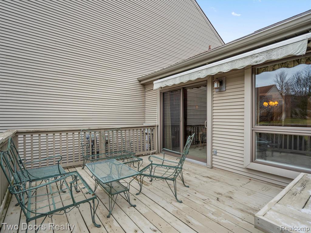 663 Camden Court Rochester Hills, MI 48307 - Photo 4 of 39