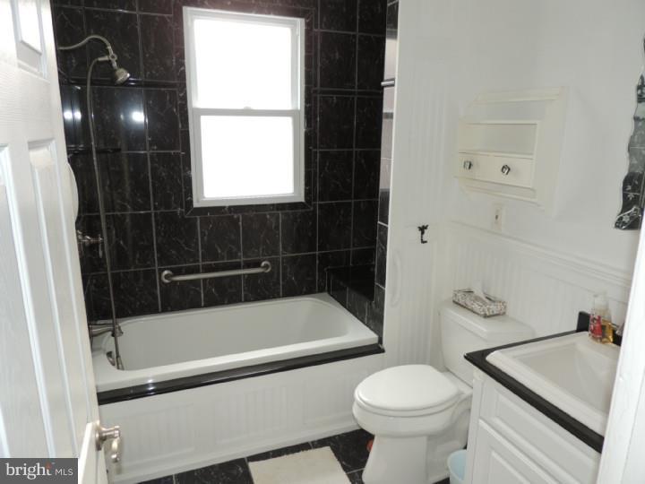 1916-18 Ripley Street Philadelphia, PA 19111 - Photo 8 of 15 Bathroom