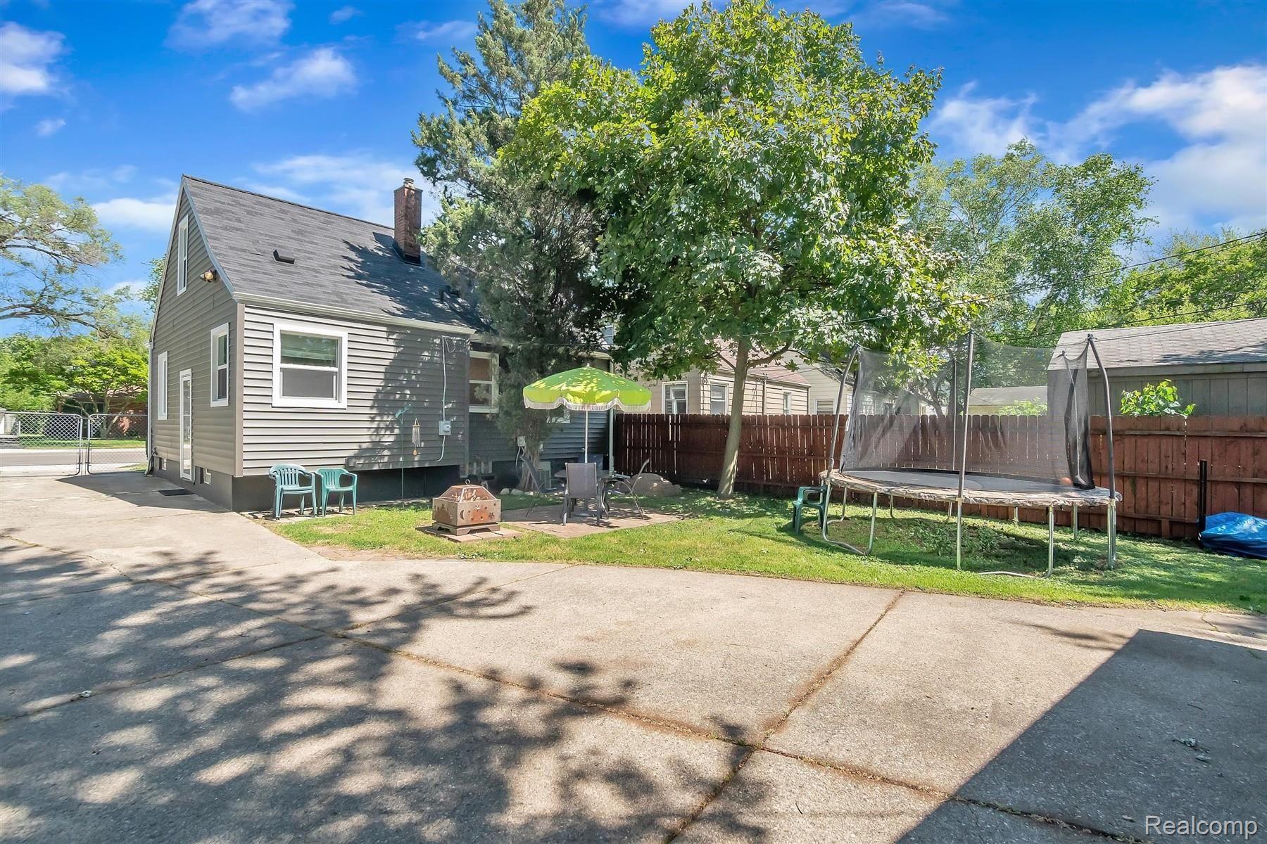 1402 South Campbell Road Royal Oak, MI 48067 - Photo 32 of 32 32-1402 S Campbell Rd-WindowStill-R.jpg