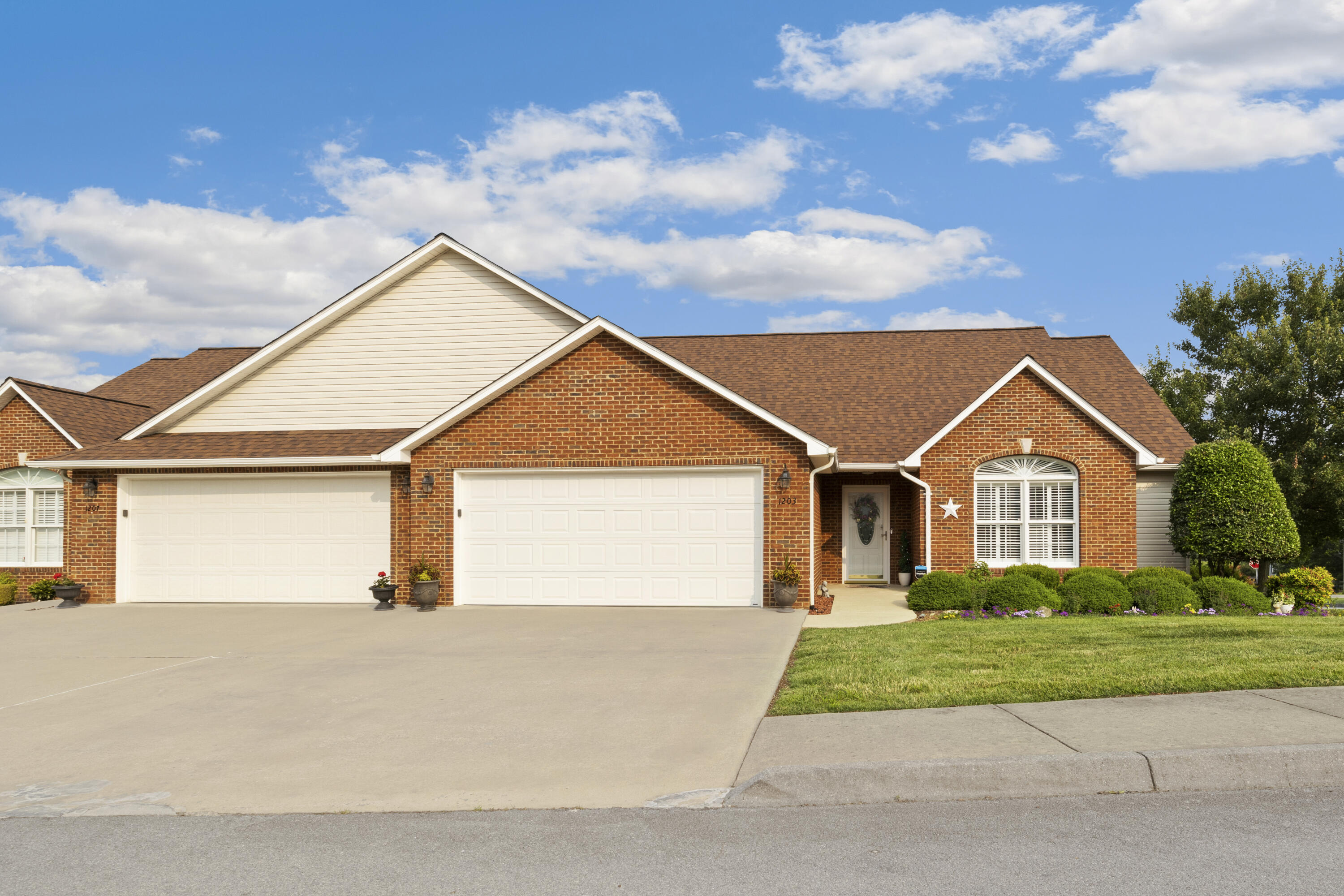 1203 Cooks Terrace, Kingsport, TN 37664 Compass