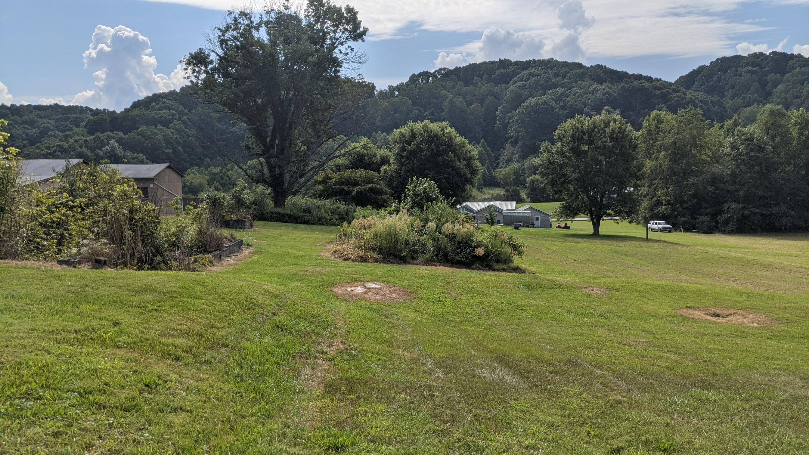 230 Valley Pike Road, Unit P 17 Bristol, TN 37620 - Photo 4 of 6 PXL_20220829_151753911.MP