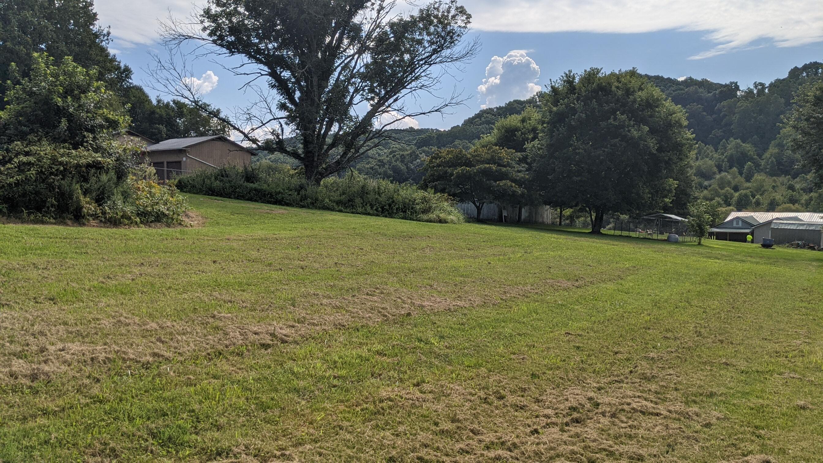 230 Valley Pike Road, Unit P 17 Bristol, TN 37620 - Photo 5 of 6 PXL_20220829_151834023.MP