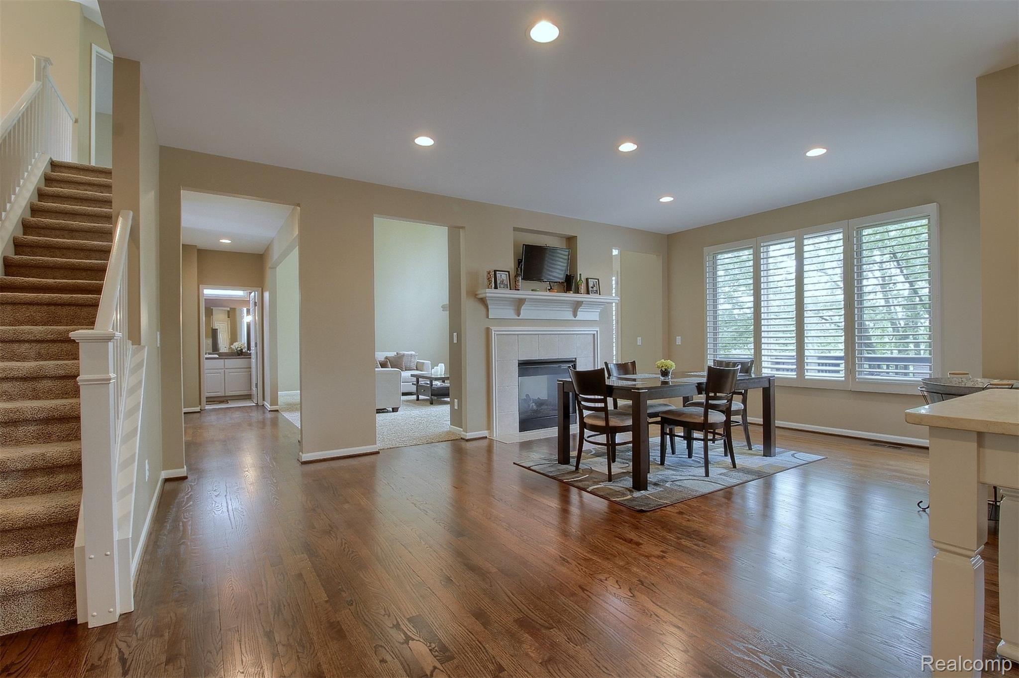 1229 Tulberry Circle Rochester, MI 48306 - Photo 7 of 36 14-Breakfast Nook.jpg